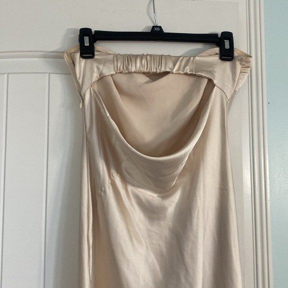 Size small, worn once for work event - Picture 3 of 4